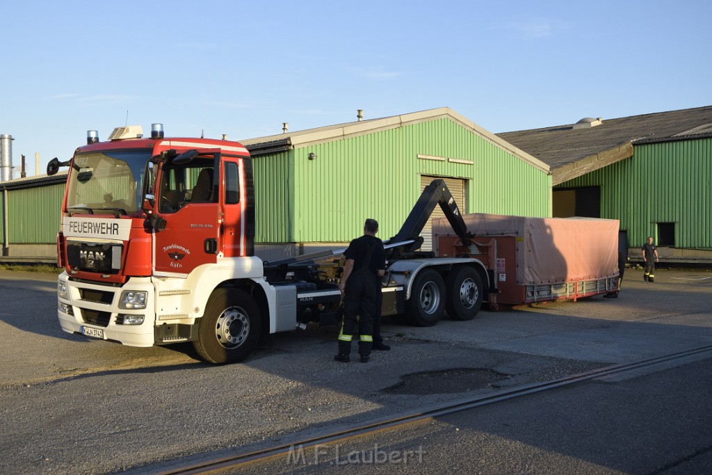 Havarie Wassereinbruch Motorraum beim Schiff Koeln Niehl Niehler Hafen P114.JPG - Miklos Laubert